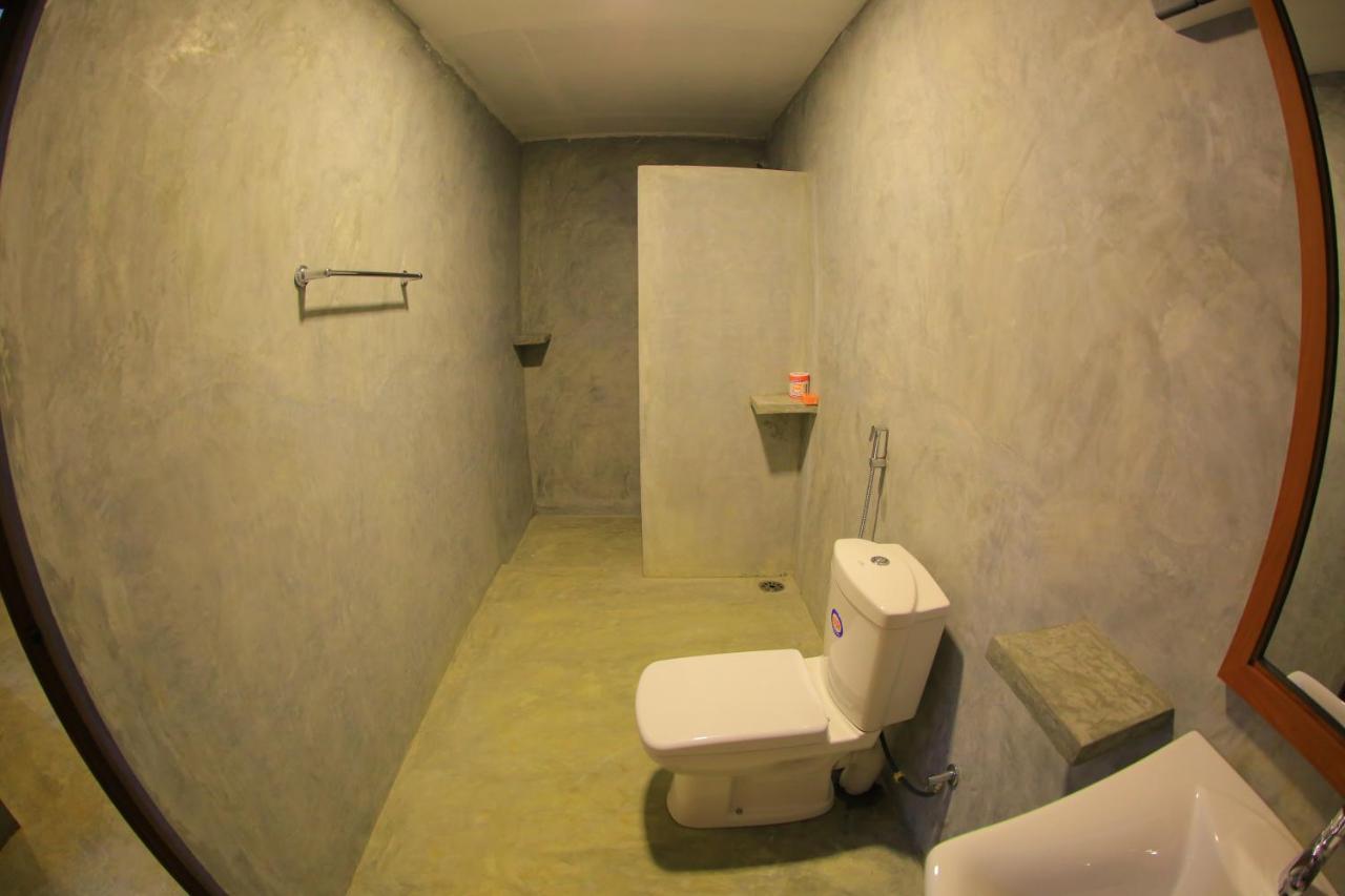 Click Hiriketiya Hotell Dikwella Exteriör bild