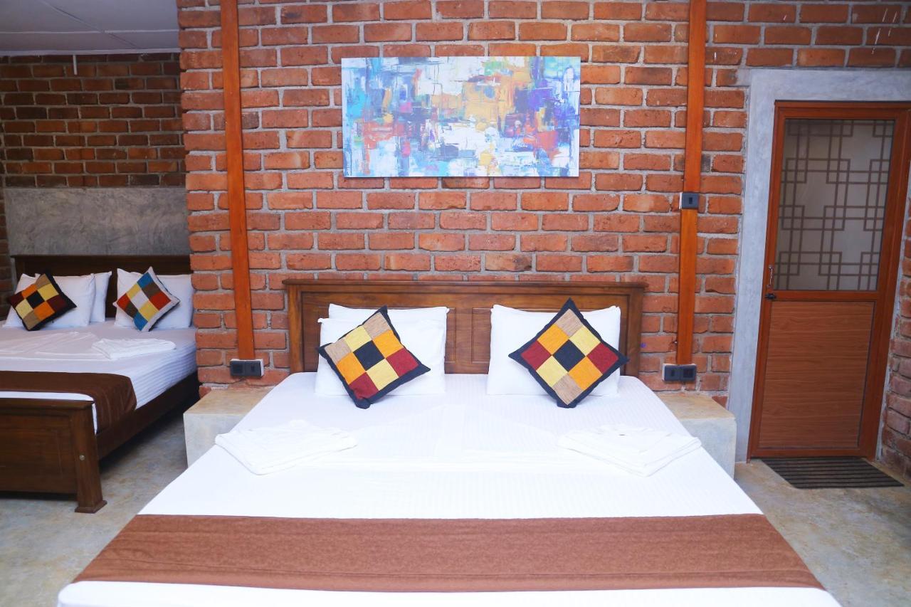 Click Hiriketiya Hotell Dikwella Exteriör bild