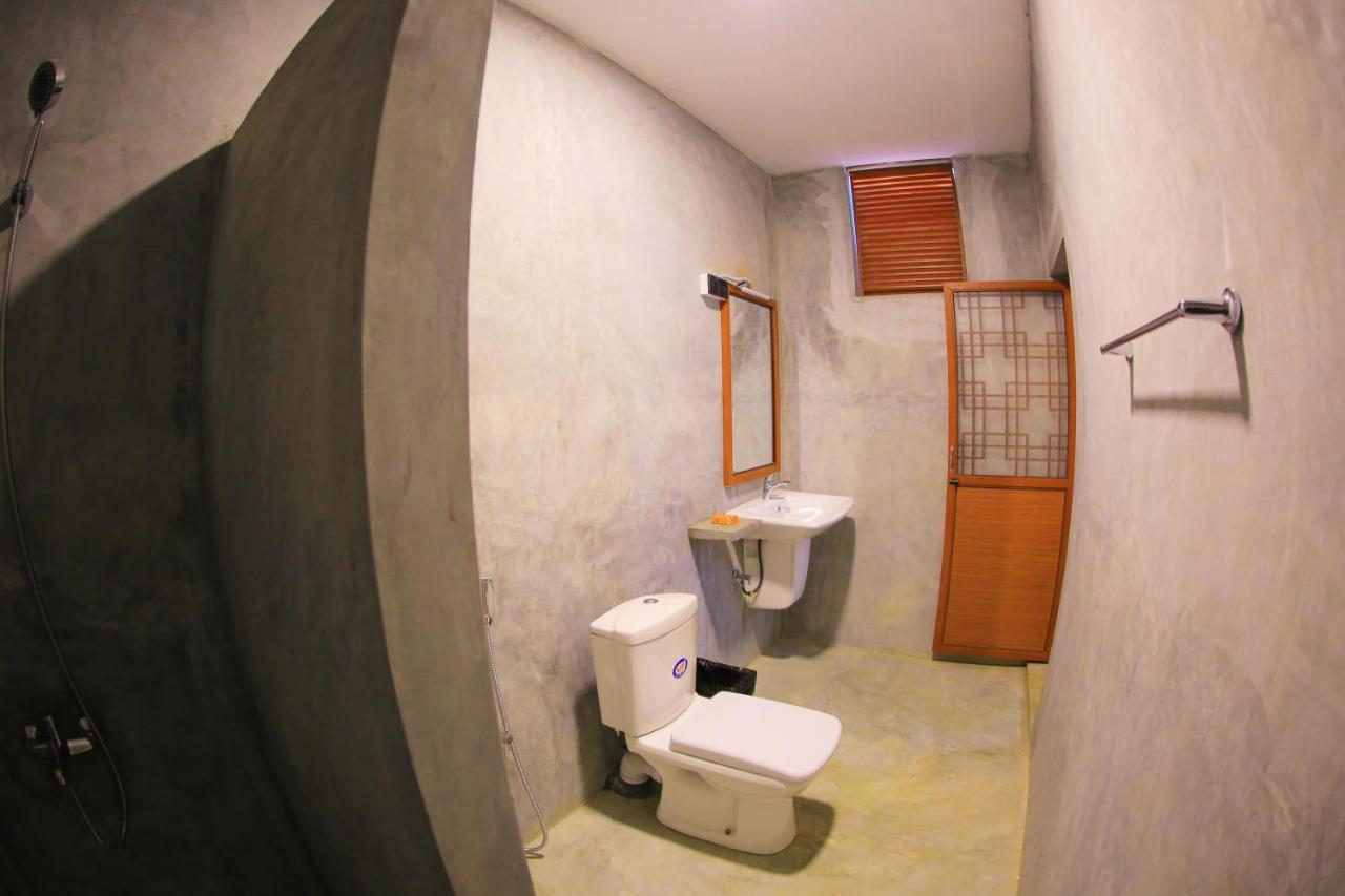 Click Hiriketiya Hotell Dikwella Exteriör bild