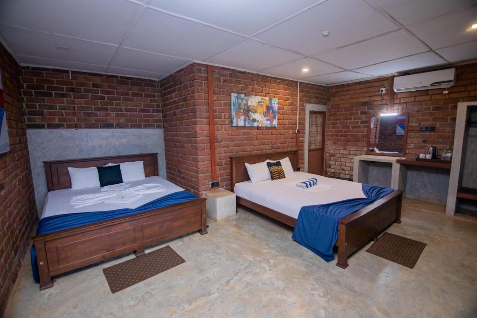 Click Hiriketiya Hotell Dikwella Exteriör bild